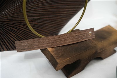 Обладает ли кромка Glitter MABS хорошей адгезией?